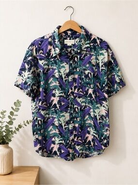 Aeropostale Short Sleeve Tropical Leaf Print Shirt in Purple and Green